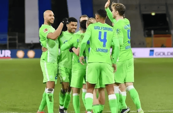 欧超杯倒计时，门兴格拉德巴赫清晨绝杀压哨，细节引发关注，媒体盛赞，身体对抗强度拉满