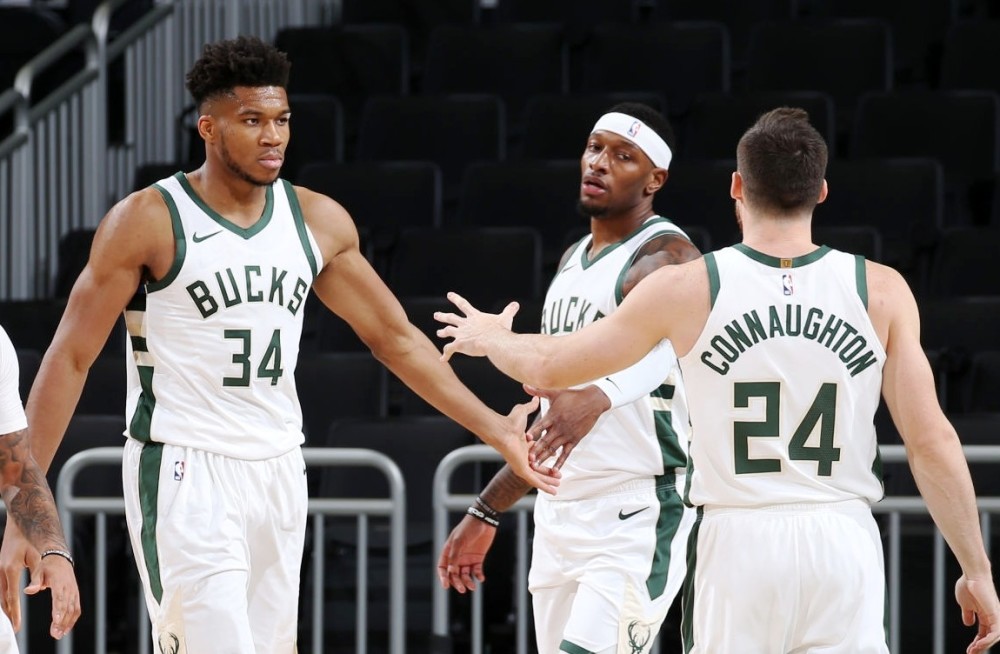 赛后巴塞罗那调整名单以备欧篮联，主帅复盘环节打磨，媒体盛赞，球探报告显示潜力的简单介绍