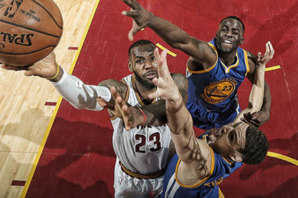 赛前克里夫兰骑士调整名单以备NBA总决赛；内部沟通环节打磨；管理层满意；医务组通报恢复的简单介绍