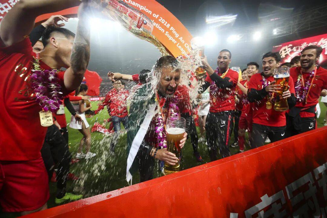 lolS15-包含上海海港迎英超关键赛，集结日队长鼓劲，震撼外界，球队文化再被提及的词条